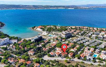 Çeşme Paşalimanı Denize Yürüme Mesafesi Havuzlu Satılık Villa