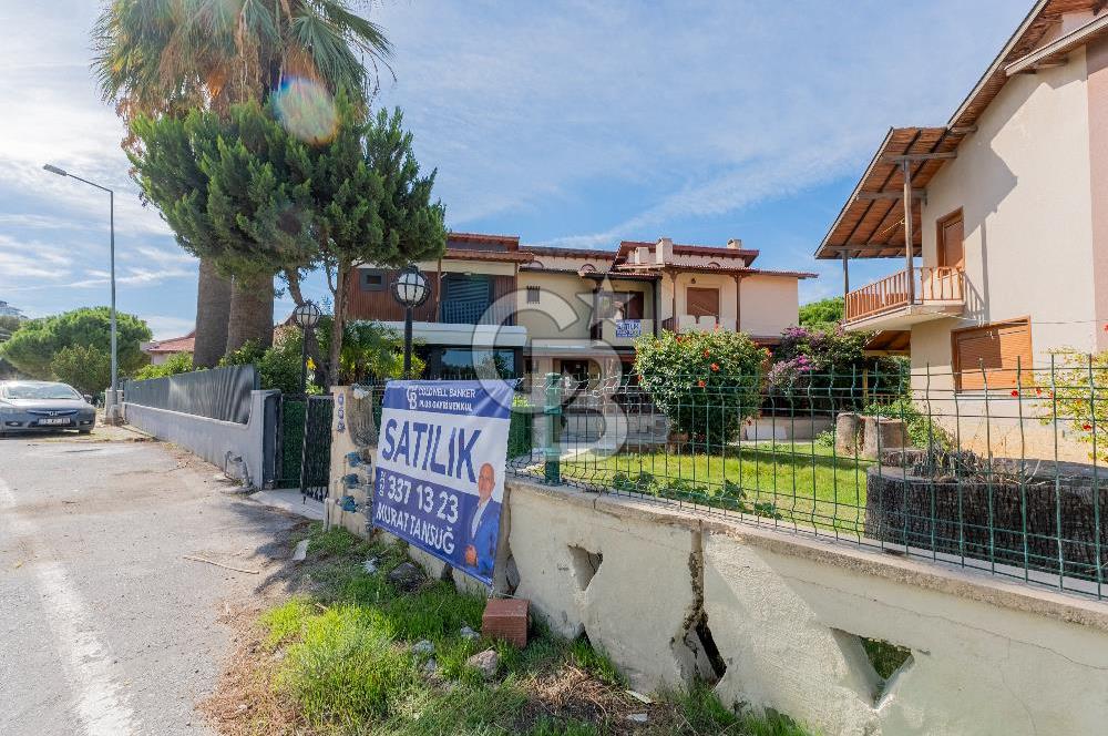 Çeşme Paşalimanı Denize Yürüme Mesafesi Havuzlu Satılık Villa