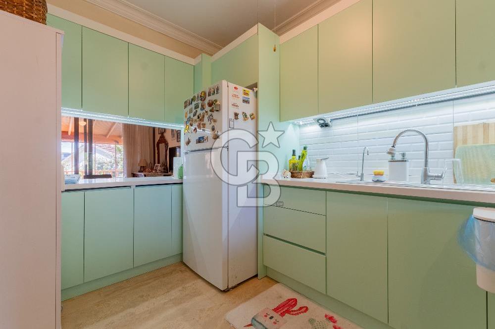 Çeşme Paşalimanı Denize Yürüme Mesafesi Havuzlu Satılık Villa