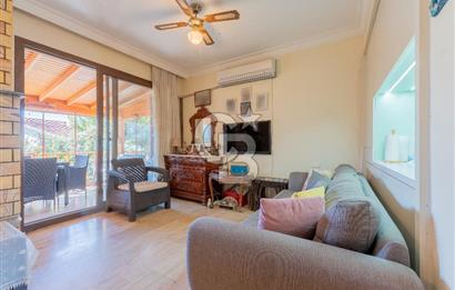 Çeşme Paşalimanı Denize Yürüme Mesafesi Havuzlu Satılık Villa