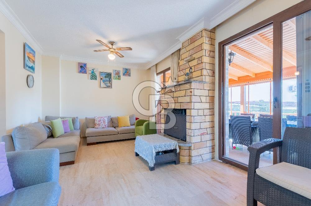 Çeşme Paşalimanı Denize Yürüme Mesafesi Havuzlu Satılık Villa