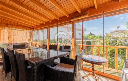 Çeşme Paşalimanı Denize Yürüme Mesafesi Havuzlu Satılık Villa