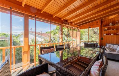 Çeşme Paşalimanı Denize Yürüme Mesafesi Havuzlu Satılık Villa