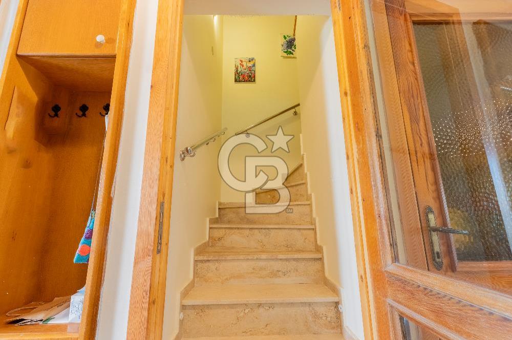 Çeşme Paşalimanı Denize Yürüme Mesafesi Havuzlu Satılık Villa