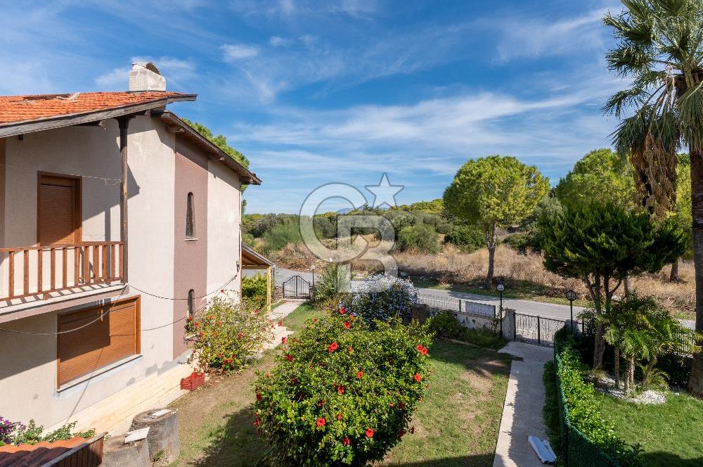 Çeşme Paşalimanı Denize Yürüme Mesafesi Havuzlu Satılık Villa