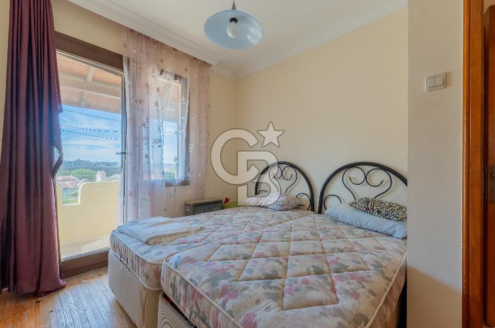 Çeşme Paşalimanı Denize Yürüme Mesafesi Havuzlu Satılık Villa