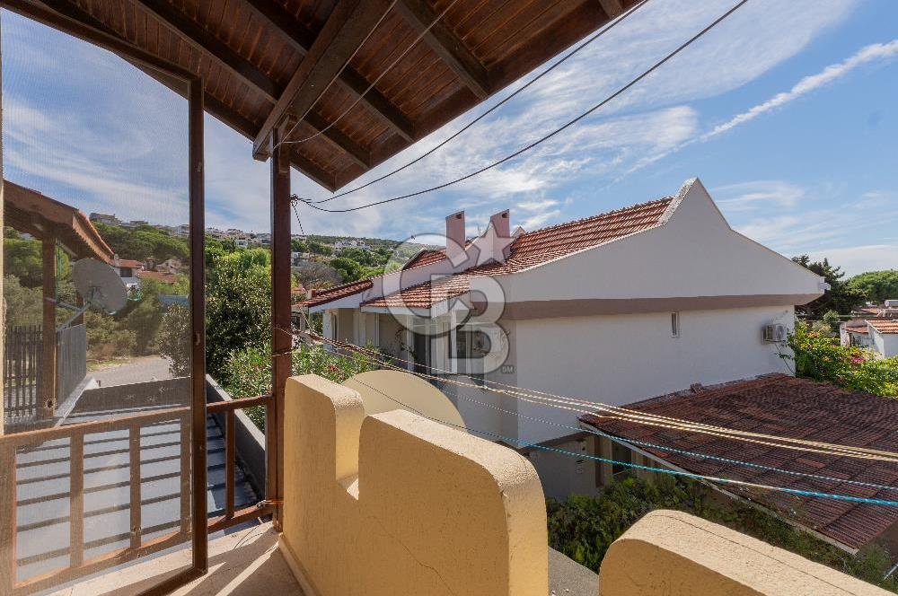 Çeşme Paşalimanı Denize Yürüme Mesafesi Havuzlu Satılık Villa