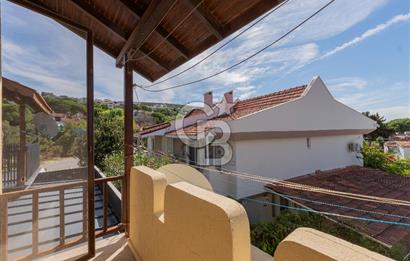 Çeşme Paşalimanı Denize Yürüme Mesafesi Havuzlu Satılık Villa