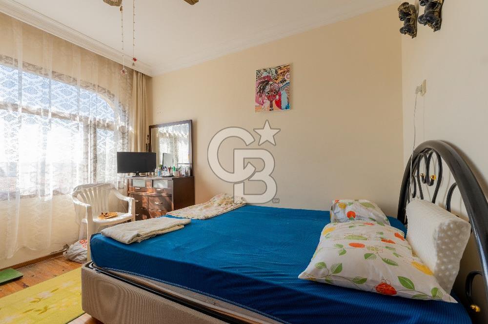 Çeşme Paşalimanı Denize Yürüme Mesafesi Havuzlu Satılık Villa