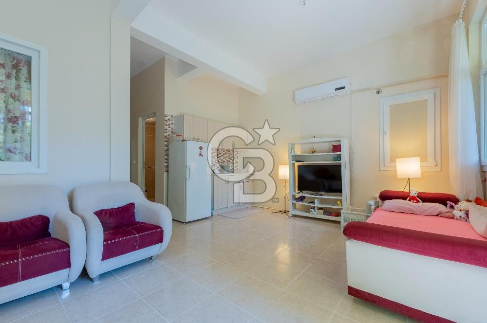 Çeşme Paşalimanı Denize Yürüme Mesafesi Havuzlu Satılık Villa