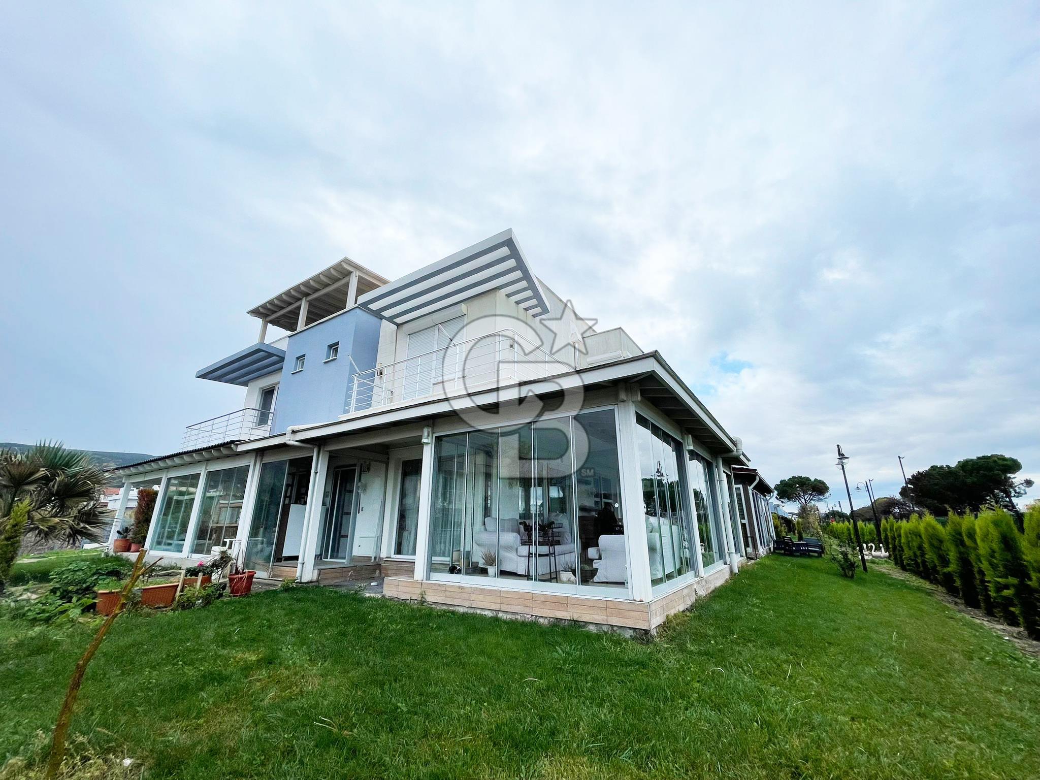 Güzelyalı Pamira Park Kuğu Evlerinde Satılık 2+1 Villa !