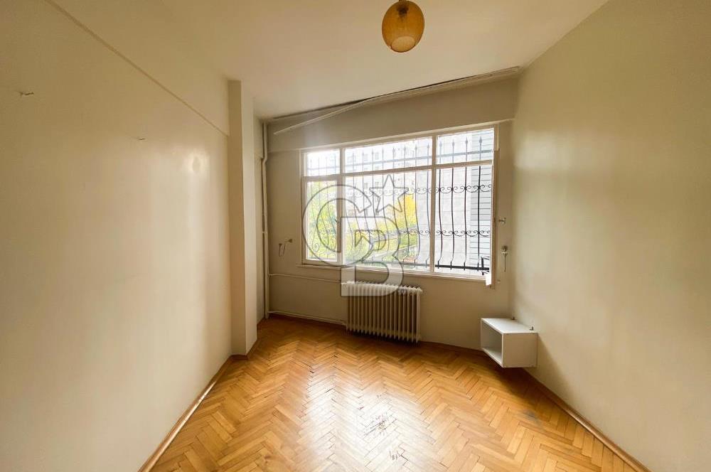 Kazasker Minübüs Caddesi Paralel Sokağında 2+1 Kiralık Ara Kat Daire