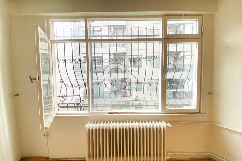 Kazasker Minübüs Caddesi Paralel Sokağında 2+1 Kiralık Ara Kat Daire