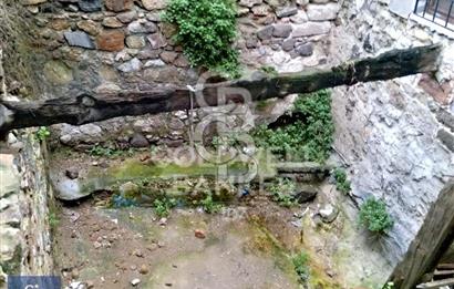 AYVALIKTA TARİHİ DOKUSU KORUNMUŞ RESTORASYONA UYGUN TAŞ EV