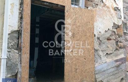 AYVALIKTA TARİHİ DOKUSU KORUNMUŞ RESTORASYONA UYGUN TAŞ EV