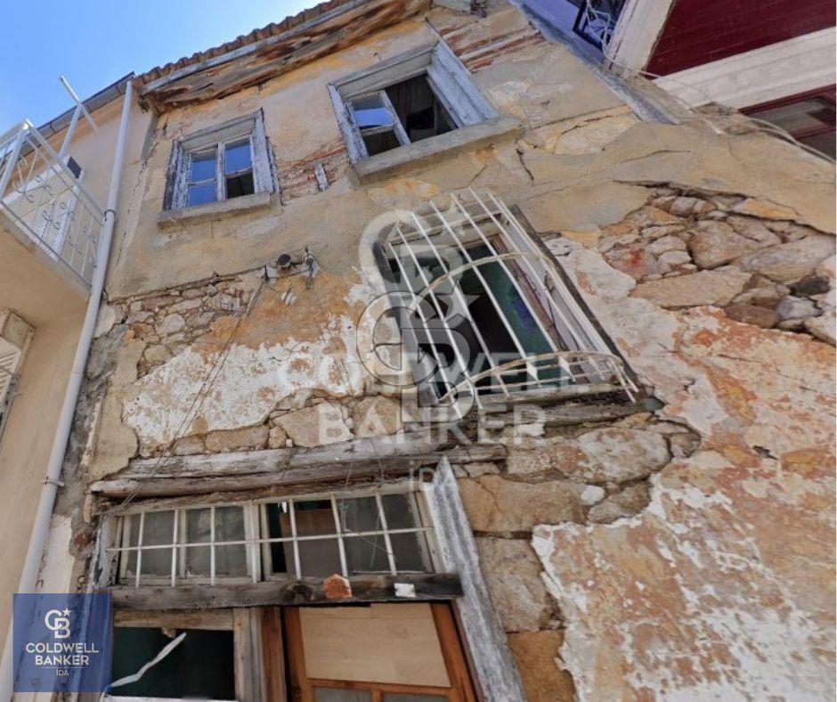 AYVALIKTA TARİHİ DOKUSU KORUNMUŞ RESTORASYONA UYGUN TAŞ EV