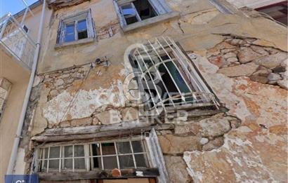 AYVALIKTA TARİHİ DOKUSU KORUNMUŞ RESTORASYONA UYGUN TAŞ EV