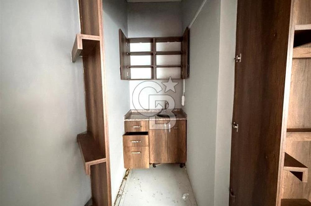 Sultanbeyli Belediye Binası Karşısında Kiralık Ofis Katı