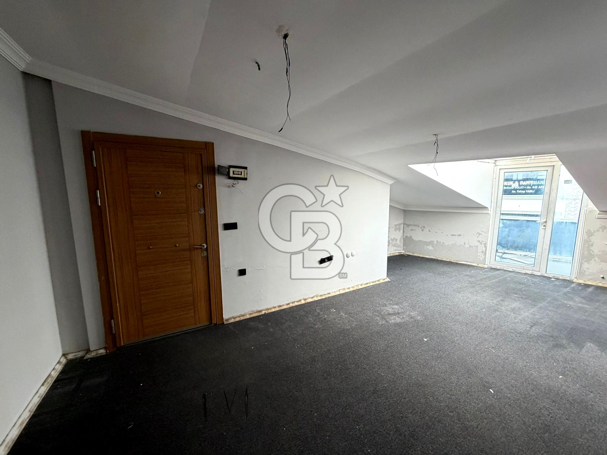 Sultanbeyli Belediye Binası Karşısında Kiralık Ofis Katı