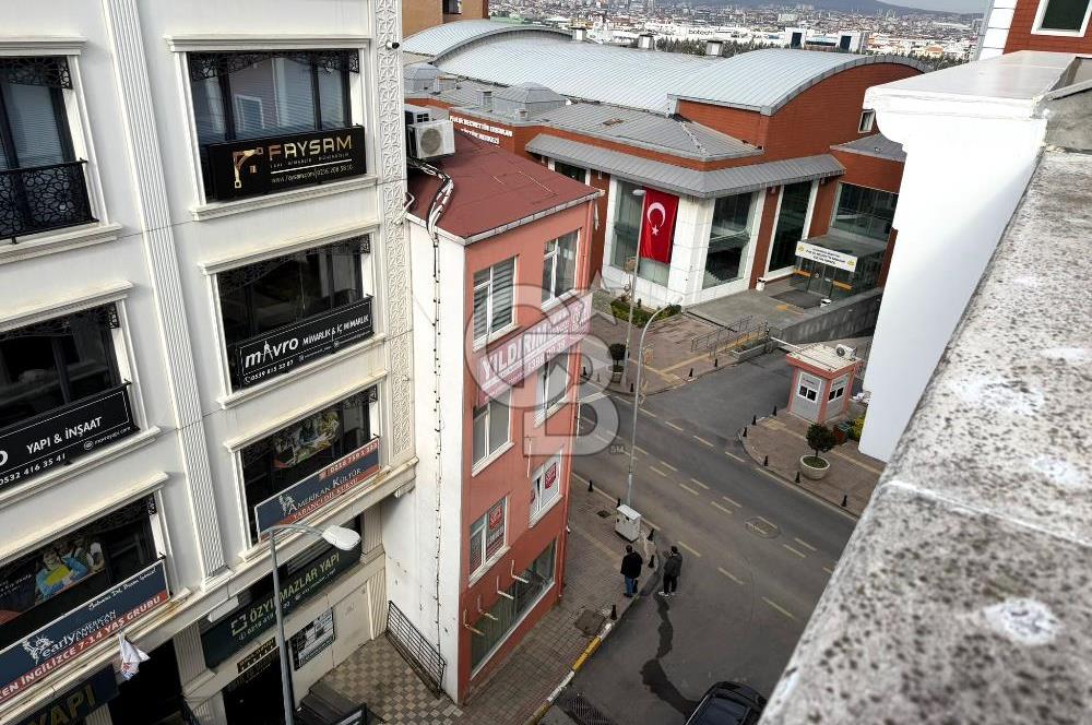 Sultanbeyli Belediye Binası Karşısında Kiralık Ofis Katı