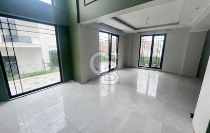 Başiskele Seymen'de Hürriyet cd.Üzerinde Satılık 4+1 Villa