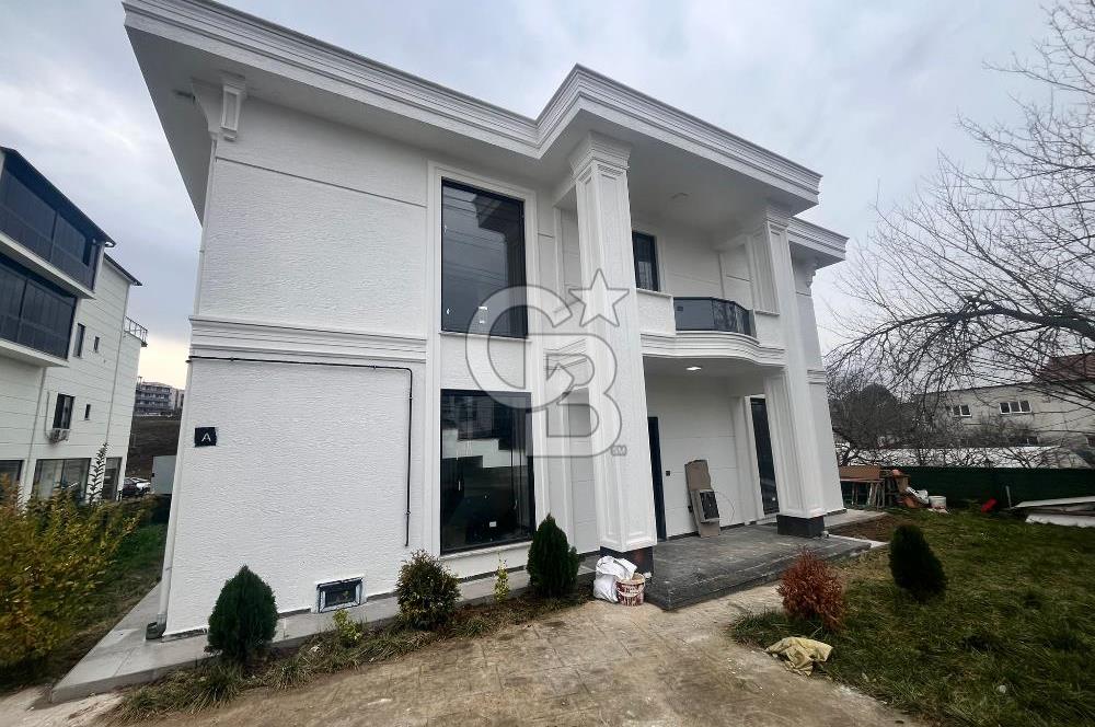 Başiskele Seymen'de Hürriyet cd.Üzerinde Satılık 4+1 Villa