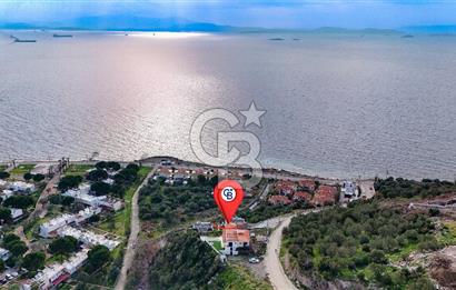 ÇANDARLIDA PANORAMİK DENİZ MANZARALI GENİŞ BAHÇELİ SATILIK VİLLA