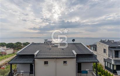 ÇANDARLIDA PANORAMİK DENİZ MANZARALI GENİŞ BAHÇELİ SATILIK VİLLA