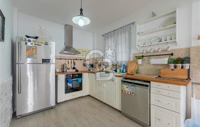 ÇANDARLIDA PANORAMİK DENİZ MANZARALI GENİŞ BAHÇELİ SATILIK VİLLA