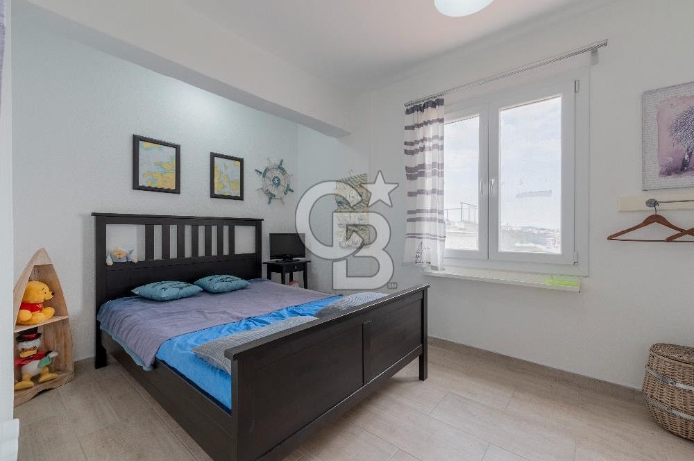 ÇANDARLIDA PANORAMİK DENİZ MANZARALI GENİŞ BAHÇELİ SATILIK VİLLA