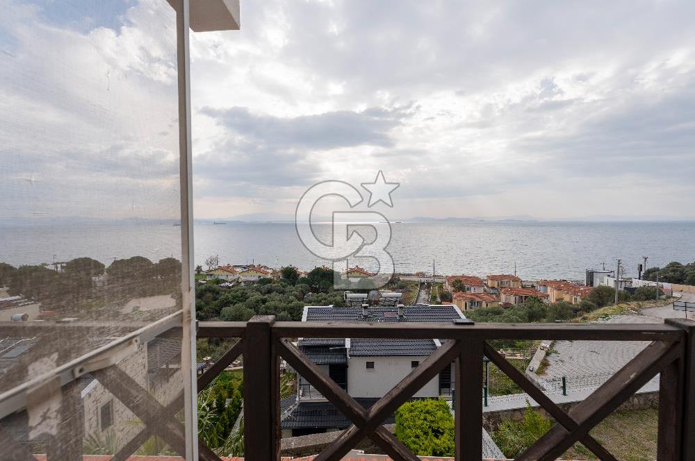 ÇANDARLIDA PANORAMİK DENİZ MANZARALI GENİŞ BAHÇELİ SATILIK VİLLA