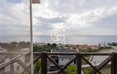 ÇANDARLIDA PANORAMİK DENİZ MANZARALI GENİŞ BAHÇELİ SATILIK VİLLA