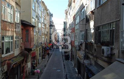 Kadıköy Rasimpaşa Minibüs Yolunda Bahçeli Bodrumlu Dükkan