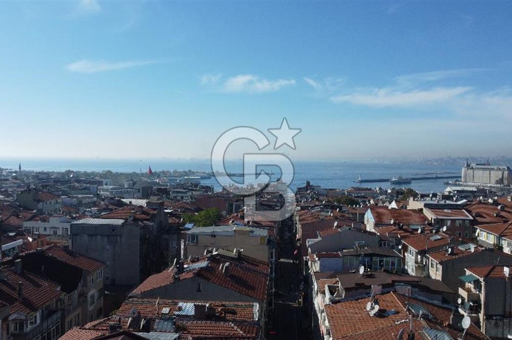 Kadıköy Rasimpaşa Minibüs Yolunda Bahçeli Bodrumlu Dükkan