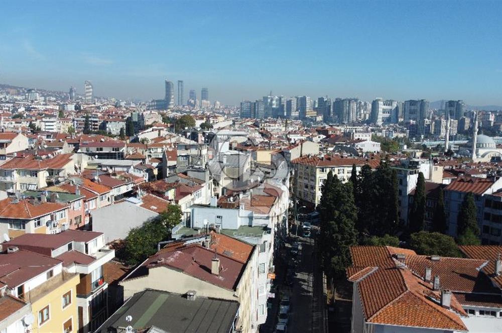 Kadıköy Rasimpaşa Minibüs Yolunda Bahçeli Bodrumlu Dükkan