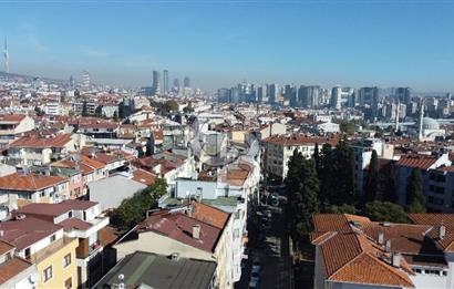 Kadıköy Rasimpaşa Minibüs Yolunda Bahçeli Bodrumlu Dükkan