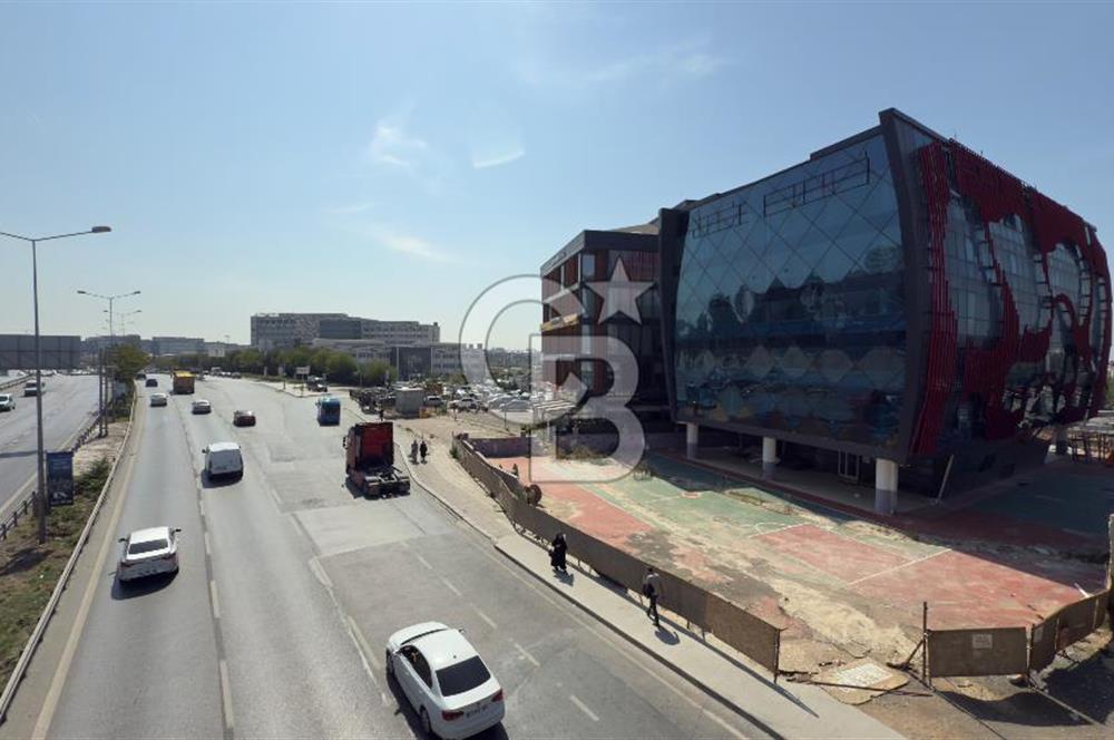 E-5 ÜZERİ 3.711 M2 KOMPLE KİRALIK PLAZA
