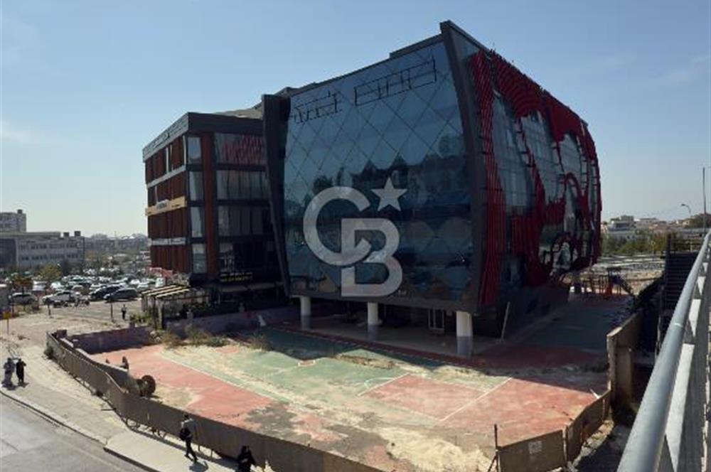 E-5 ÜZERİ 3.711 M2 KOMPLE KİRALIK PLAZA