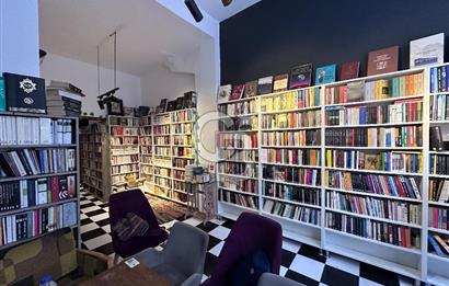 Kadıköy Rasimpaşa Minibüs Yolunda Bahçeli Bodrumlu Dükkan