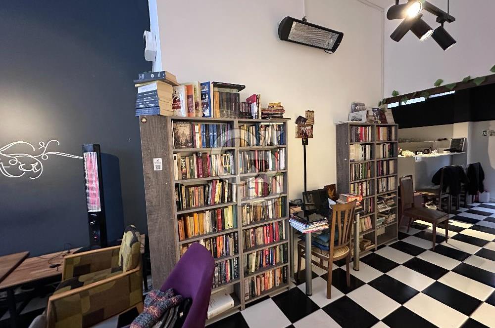 Kadıköy Rasimpaşa Minibüs Yolunda Bahçeli Bodrumlu Dükkan