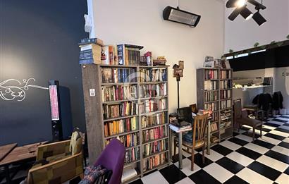 Kadıköy Rasimpaşa Minibüs Yolunda Bahçeli Bodrumlu Dükkan