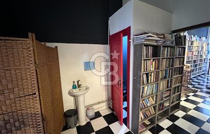 Kadıköy Rasimpaşa Minibüs Yolunda Bahçeli Bodrumlu Dükkan