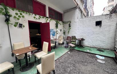 Kadıköy Rasimpaşa Minibüs Yolunda Bahçeli Bodrumlu Dükkan