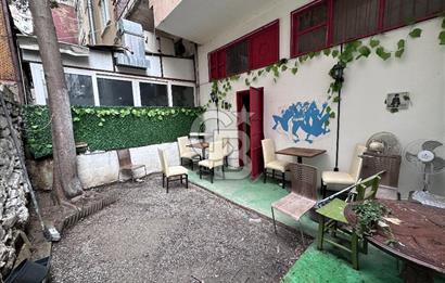 Kadıköy Rasimpaşa Minibüs Yolunda Bahçeli Bodrumlu Dükkan