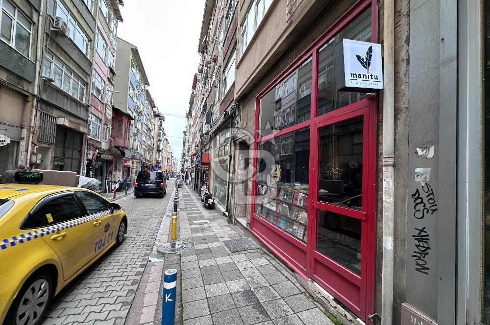 Kadıköy Rasimpaşa Minibüs Yolunda Bahçeli Bodrumlu Dükkan