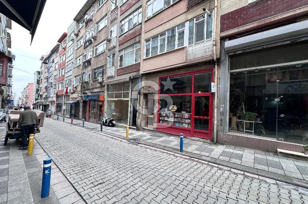 Kadıköy Rasimpaşa Minibüs Yolunda Bahçeli Bodrumlu Dükkan