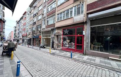 Kadıköy Rasimpaşa Minibüs Yolunda Bahçeli Bodrumlu Dükkan