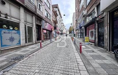 Kadıköy Rasimpaşa Minibüs Yolunda Bahçeli Bodrumlu Dükkan