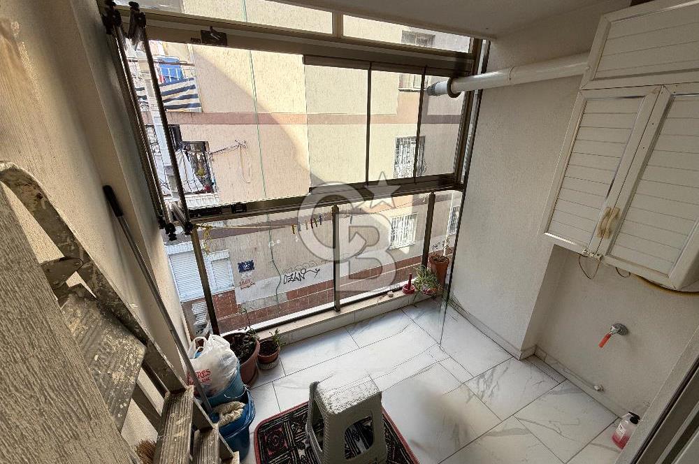 İZMİR KARŞIYAKA ALAYBEY’DE MERKEZİ KONUMDA, KAPALI MUTFAKLI 2+1 DAİRE