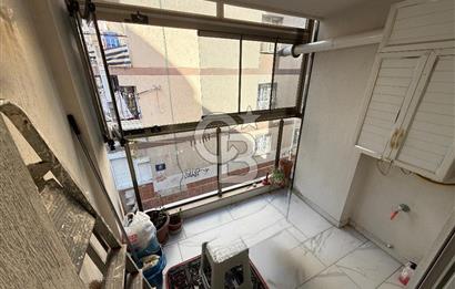 İZMİR KARŞIYAKA ALAYBEY’DE MERKEZİ KONUMDA, KAPALI MUTFAKLI 2+1 DAİRE